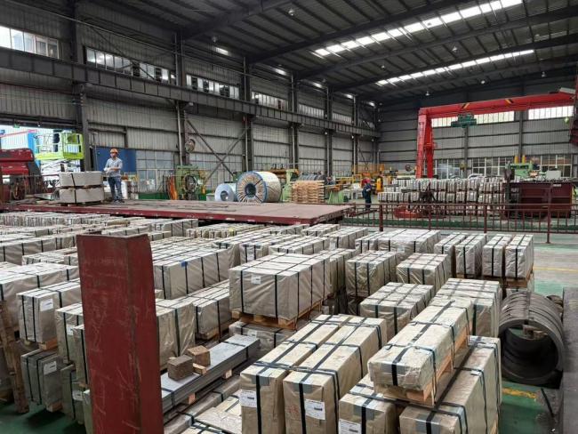 Metal pallet packaging for shipping