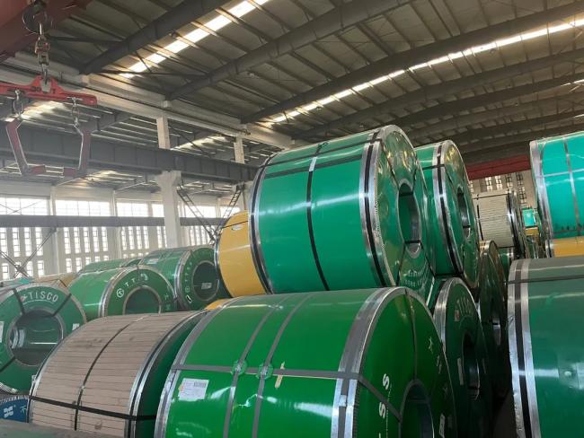 Standard export packaging for stainless steel coils
