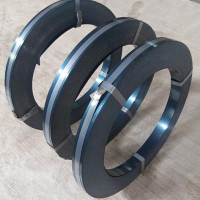 中国 Strips1.2x60 mmのばねの鋼鉄コイルの青い鋼鉄ストリップを巻くC67Sのローラー シャッター ドアのばね 販売のため