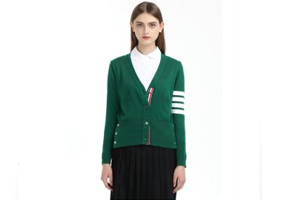 China Casacos de lã da escola do verde do botão do algodão do casaco de lã do botão do decote em V para meninas da colagem à venda
