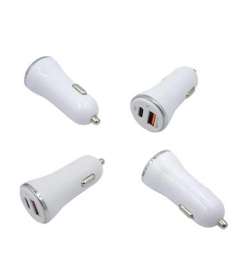 China 24V 18W PD Car Charger 18W Quick Charging For Iphone Android à venda