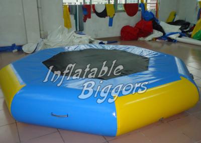 China Juego inflable flotante azul del trampolín del agua de la piscina para el alquiler en venta