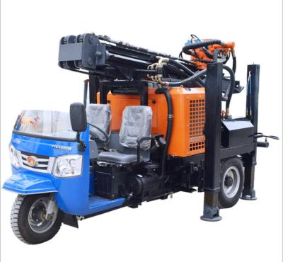 Chine Machine de forage de forage à 200 m de profondeur 65 kW Machine de forage à eau à tricycle montée à vendre