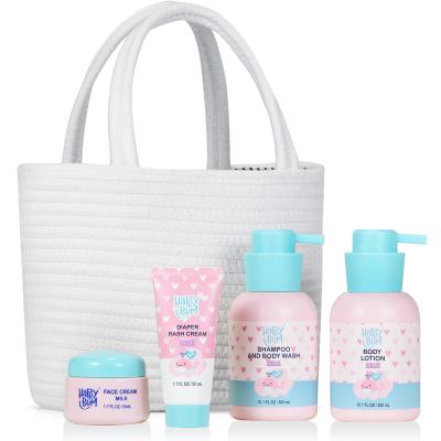 China Gentle And Nurishing Ingredient Moisturizing Baby Bath Gift Sets Strawberry for sale