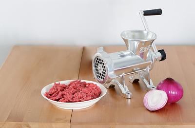China Máquina de picar carne de la carne de la mano y fabricante resistentes de la salchicha con la base fija potente en venta