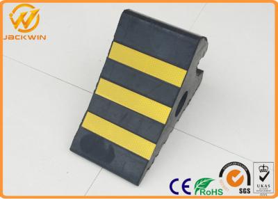 China Anti Slip Truck Rubber Wheel Stopper with Reflective Mark Weather Resistant for sale