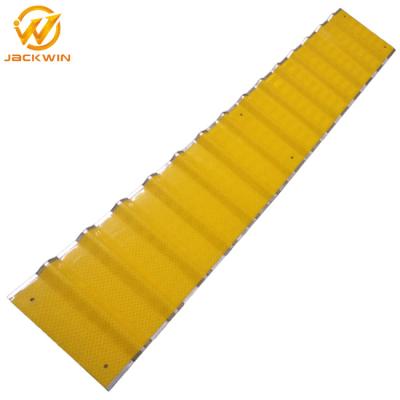 China Construction Site 3m Reflective Sheeting Linear Delineation System Yellow / Red / Black for sale