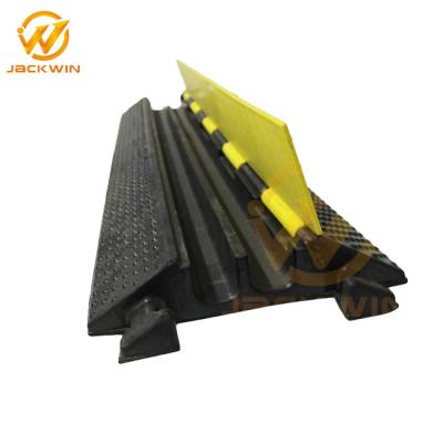 China Rampa flexible del protector del cable de 2 canales de la cubierta amarilla, protector de goma del alambre del cable en venta