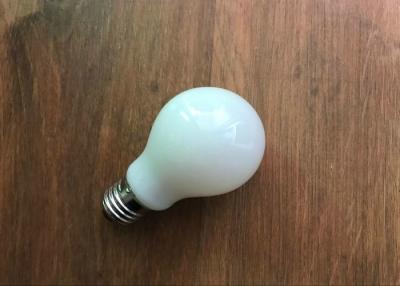 Chine 4w E27 a mené la forme 440lm de l'ampoule A60 de filament aucun clignotement avec la couverture en verre laiteuse à vendre