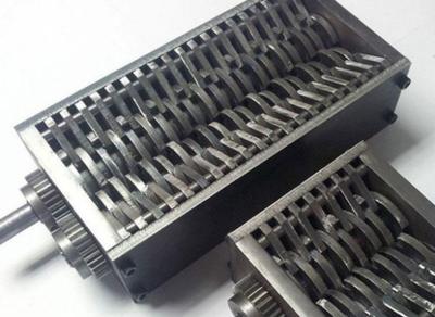 China Double Shaft Plastic Aluminum Strips Shredder Blades Crusher Knives Te koop