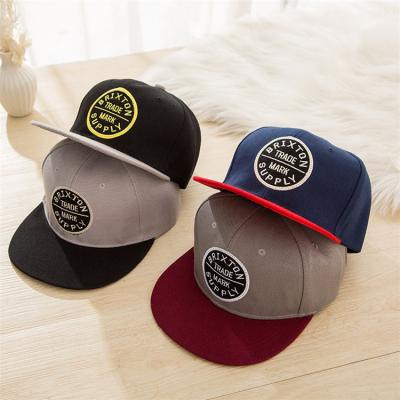 China Casquillo coreano plano 100% de Hip Hop del sombrero de béisbol del borde de Fashional del algodón del ODM en venta