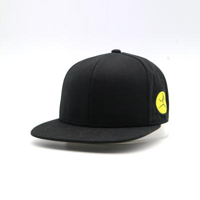 China Display Bill 6 Panels Embroidered Flat Visor Cap 100% Cotton Twill Yellow Woven Patch for sale