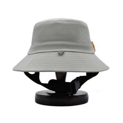 中国 一般的な軽量の波のバケツの帽子Chinは船遊びの観光事業釣のための広い縁を紐で縛る 販売のため