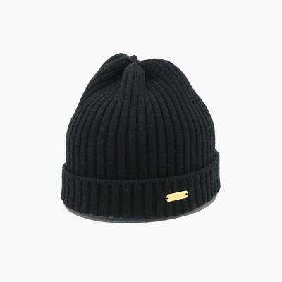 China Custom Winter Cuffed Knitted Hats Mental patch Beanies Solid Color Unisex Warm Caps for sale