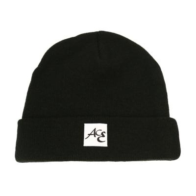 中国 注文のかぎ針編みの黒いパッチのロゴの帽子によって編まれる冬の頭骨のスキー帽の帽子の無能のアルパカの帽子 販売のため