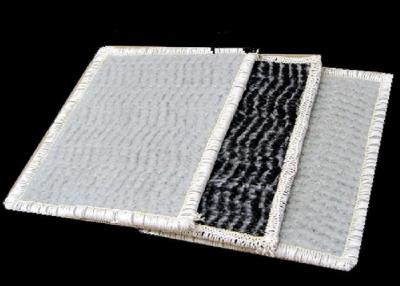 中国 Geosyntheticの粘土はさみ金4つの層のGeosyntheticの粘土はさみ金ナトリウムのベントナイト毛布 販売のため
