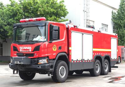 中国 10000L 水タンクが付いているユーロ 6 の赤い頑丈な消防車 販売のため
