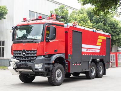 China Benz 6x6 ARFF luchthaven brandweerwagen met aluminium legering gelaste structuur Te koop