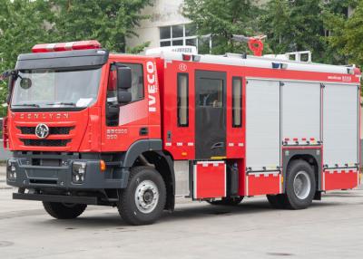 中国 4x2 SAIC-IVECO HONGYAN 4000L 8の消防士は柔らかい普通消防車泡立つ 販売のため