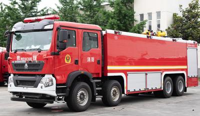 中国 21T Sinotruk HOWOのシャーシおよび二重列の小屋が付いている産業普通消防車 販売のため