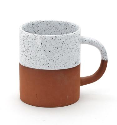 China Copo de chá de café de cerâmica criativa de 10oz com alça de duas cores à venda
