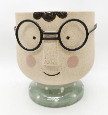 Chine Une jolie tasse en 3D en forme de garçon en forme de fleur en céramique à vendre