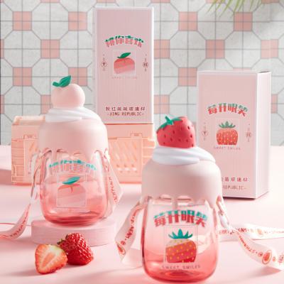 Chine Strawberry Peach Style Café Thé Tasse à eau Bouteilles en verre Cadeau Pour les femmes Les filles à vendre