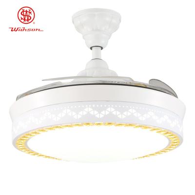China Fan de techo plegable blanca decorativa moderna de 5250lm 70W con la luz para el hogar en venta