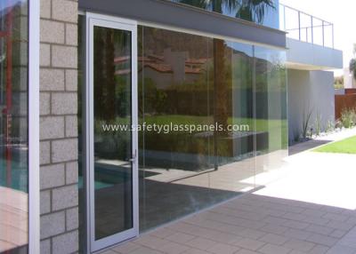 中国 屋外/屋内/窓のための低い鉄8mmの安全緩和されたガラスのパネル 販売のため