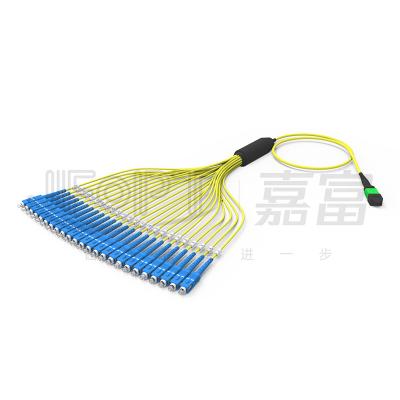 中国 MPO/APC-SC 3.0のG657A1/A2単一モード（SM）小型円形ケーブル3.0mmの24中心MPOのブレイクアウト ケーブル 販売のため