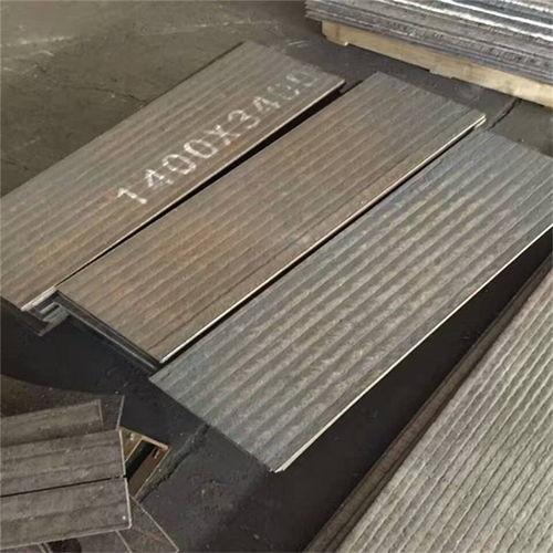 Quality Q235B Base Material High toughness 29 Mm (12+17mm) Thickness Chromium Carbide Overlay Plate for sale