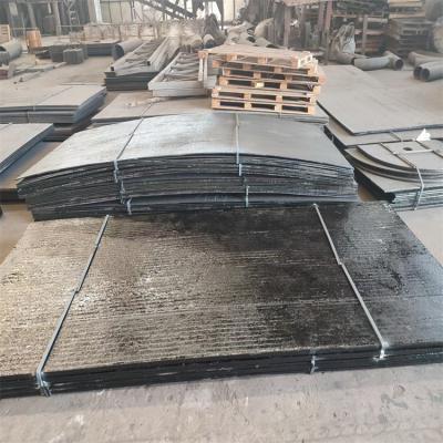China 1000mm-12000mm Hot Rlloed Wear Plate Overlay Welding Machine Hb500 High Resistant Weld Overlay Plate for sale