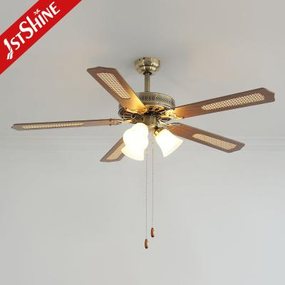 Chine Classic Antique Brass Ceiling Fan With Light  Pull Chain AC Motor 5 Mdf Blade à vendre