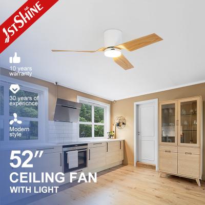Chine Dimming LED Light Ventilateur de plafond en plastique Moteur à lame en bois à vendre