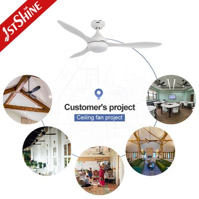 China 52 inch energiebesparende dimmable LED plafondventilator met afstandsbediening en multi-kleuren Te koop