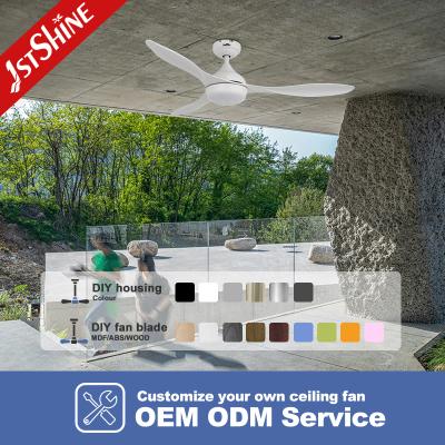 China 52 inch energiebesparende dimmable LED plafondventilator met afstandsbediening en multi-kleuren Te koop