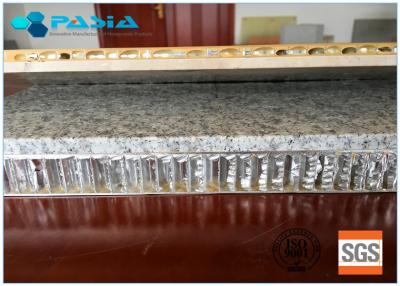 China grueso de aluminio de piedra de mármol clasificado 900x900 del plano 20m m de los paneles de bocadillo del panal en venta