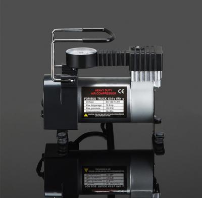 China Metallfahrzeugluftkompressor mit Uhr und Tuch Bagtire Aufblaser Auto Reifenluftpumpe Portable Hochdruckluftkompressor zu verkaufen