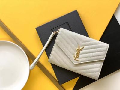 China Kaviar YVES SAINT LAURENT-Monogramm steppte lederne Umschlag-Handtasche zu verkaufen