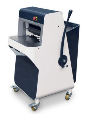 China 0.5kw Manual Bread Slicer Machine Free Standing 12mm Toast Cutter Machine for sale