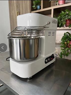 China 1.1kw Spiral Bread Mixer 10kg Professional Spiral Dough Mixer For Home for sale