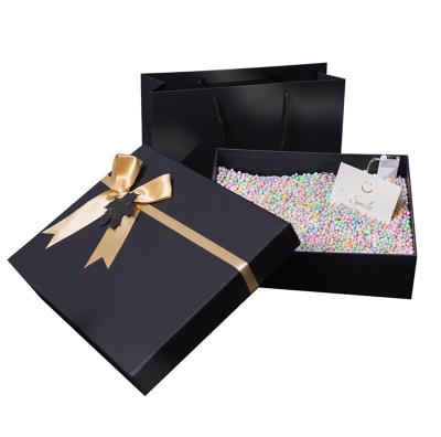 China Gelebor Pearlescent Black Cardboard Gift Packing Box For Garment for sale
