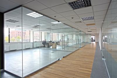 China Powder Coated 12mm Glass Modular Office Partition Walls Frame Or Frameless Style for sale