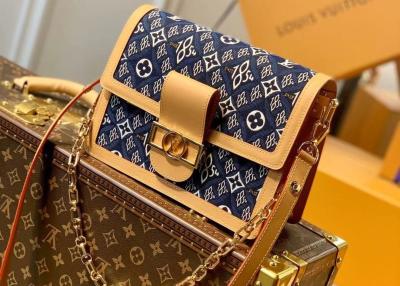 China Lock Catch Medium Crossbody 25cm Luxury Chain Bag Monogram Printing for sale