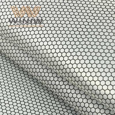 China Padrão de favo de mel Futebol Tecido de couro falso Material de couro artificial à venda