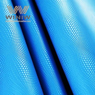 China Zapatos de material PU de microfibra resistente a los arañazos azul de cuero superior en venta