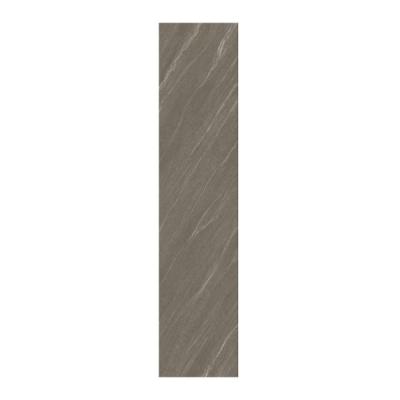 China Laje de pedra de granito natural 1600x3200mm em cinza claro com veios estilo antigo ideal para revestimento de paredes à venda