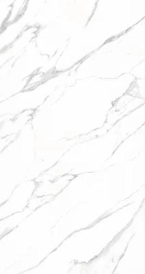 China Baldosa de piedra sinterizada blanca como la nieve pulida, suelo de ducha, suelo de mármol cerámico, pizarra en venta