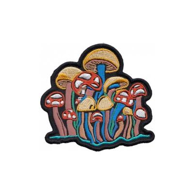Cina Polyester Embroidered Sports Patches Jacket Badges Iron On Patches Customization in vendita