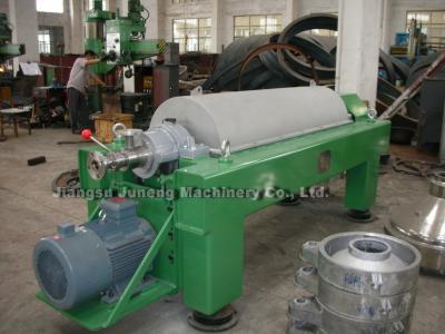 China Environmental Protection Scroll Discharge Decanter Centrifuge for Kitchen Waste for sale